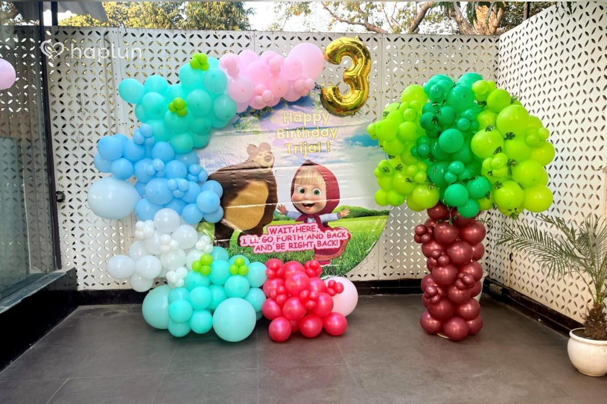 Masha & Bear Playful Decoration